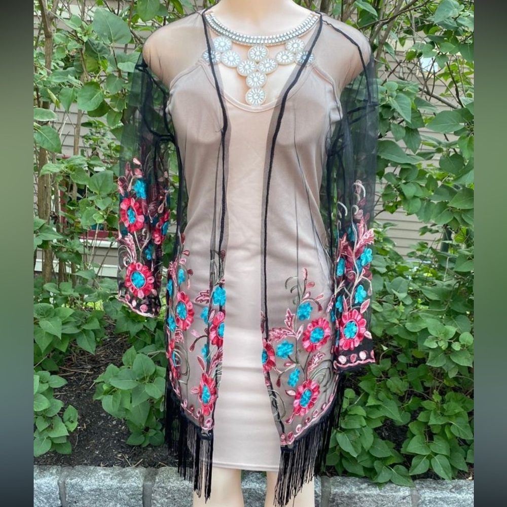 Floral pattern black cover up - Picture 4 of 4